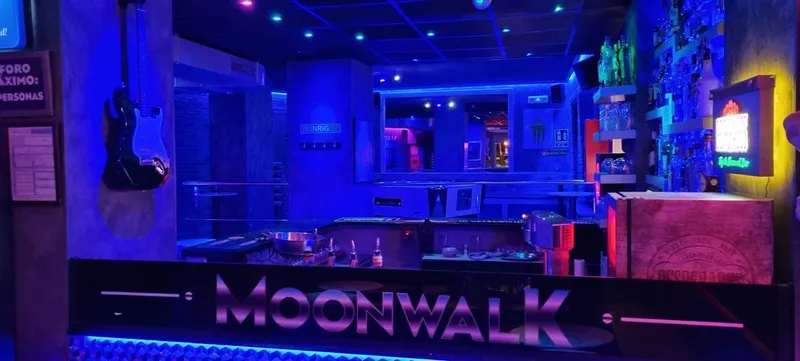 PUB MOONWALK