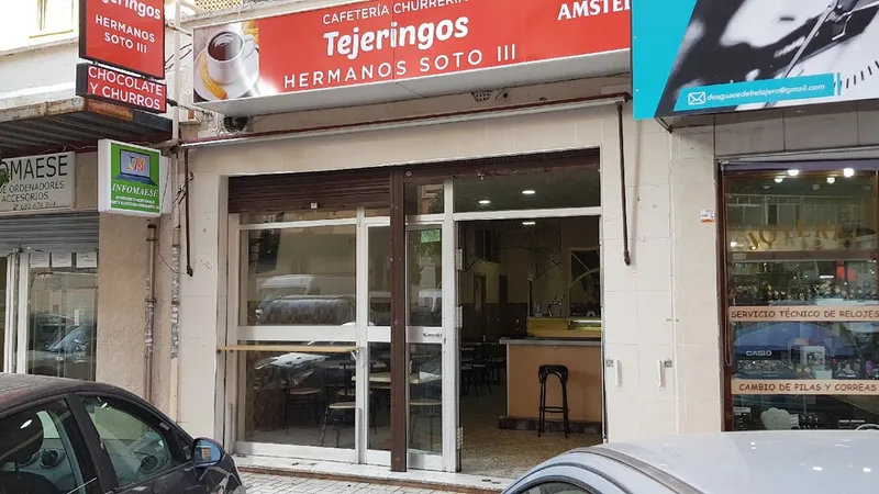 Hermanos Soto 3 Cafeteria / Tejeringos