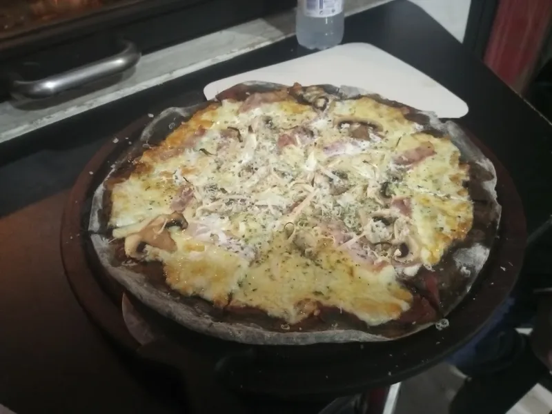 Pizza Negra