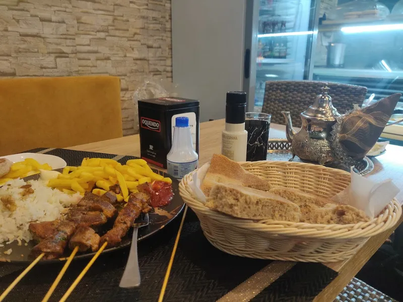 Restaurante Qatar cocina árabe mediterránea (حلال طيب)