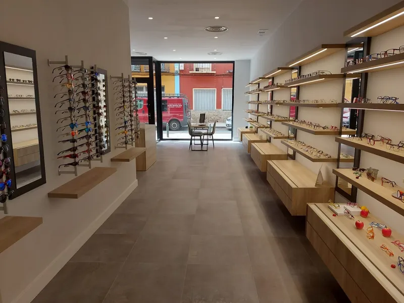 Optiserver Óptica. Descuentos en gafas, monturas, cristales, lentillas... en Zaragoza.