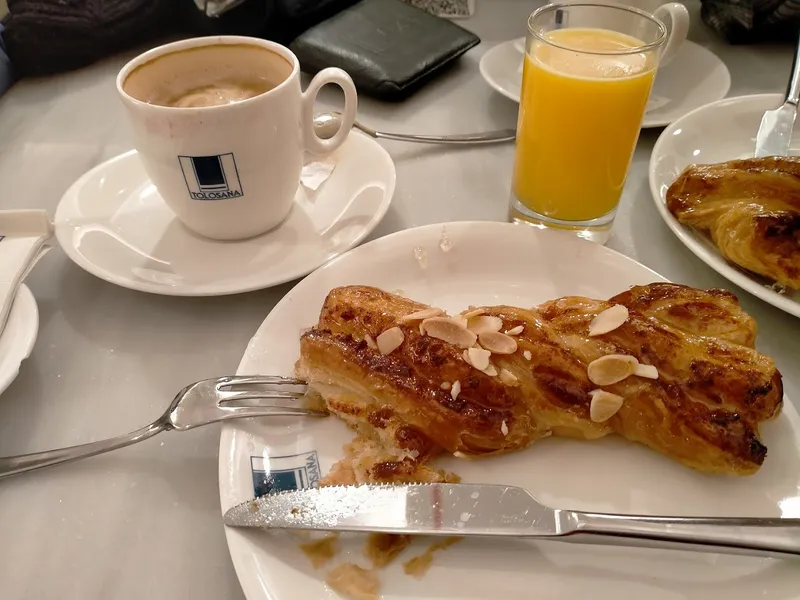 Pastelería Tolosana. Panadería artesana y cafetería en Avenida de Goya, Paseo Sagasta Zaragoza. Obrador artesano de pan.