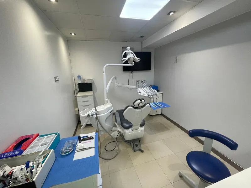 CLÍNICA DENTAL DELICIAS