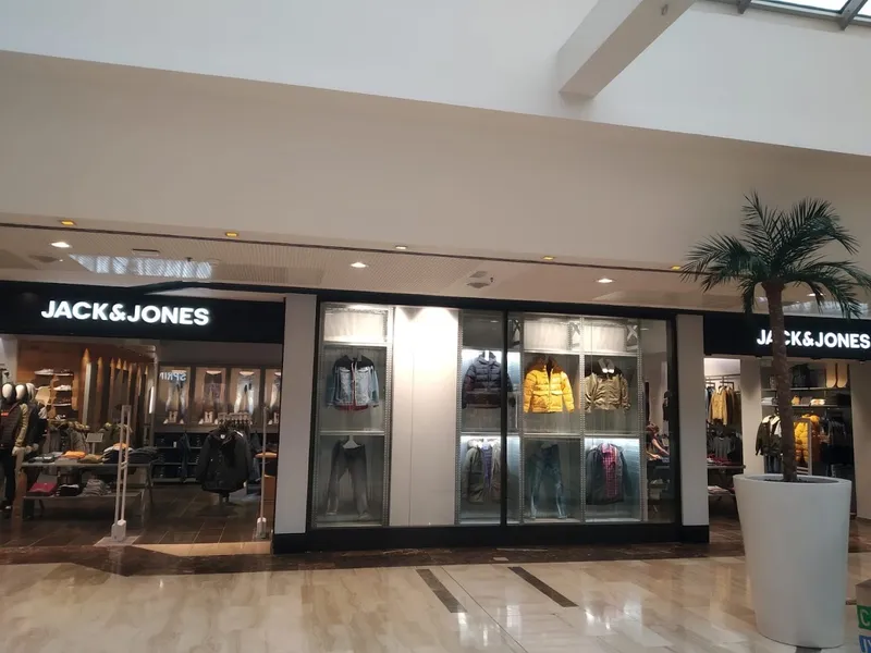 JACK & JONES