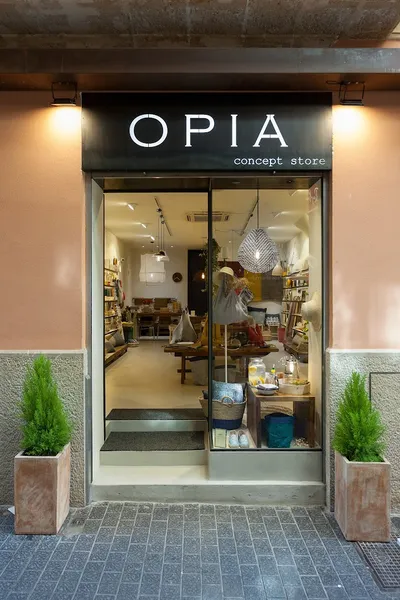 O P I A Concept Store