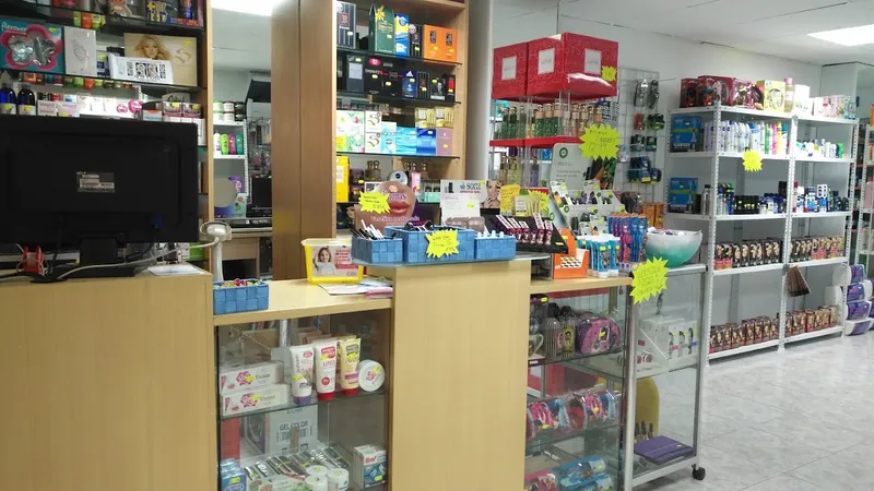 Droguería Perfumería La Plaza