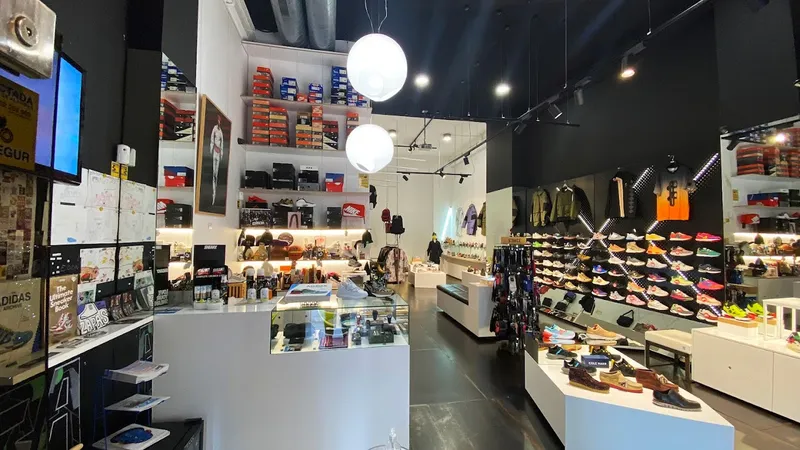 EDONORA sneaker store