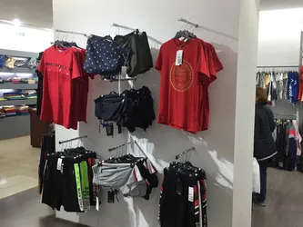 Los 7 tiendas de camisetas de Ensanche Diputación Alicante