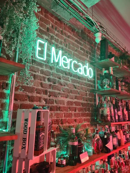 El mercado Gastrobar detras del mercado de villaverde Alto