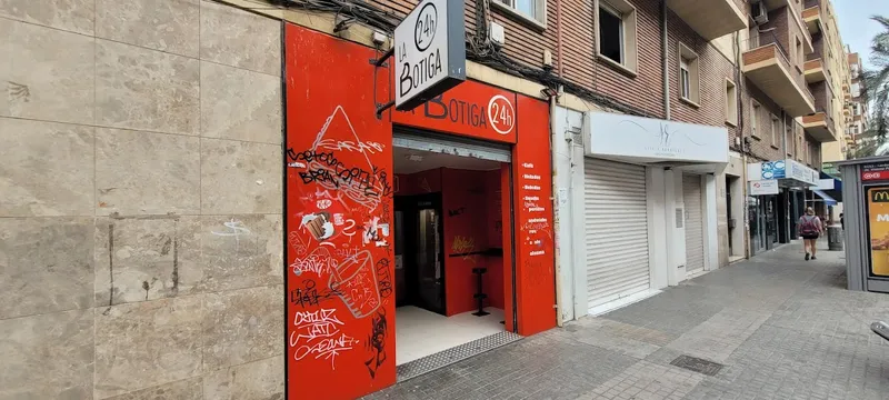 Vending (sin alcohol, no a domicilio) 24 h La Botiga - Bebidas, Café, Alimentación en máquinas 24 h (vending en vía pública)