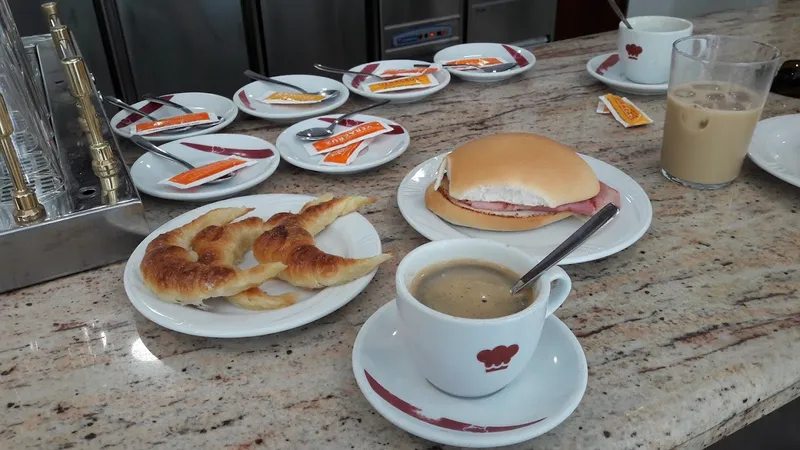 Los Reyunos. Pastelerías, Panaderías, Cafeterías - Casa Central.