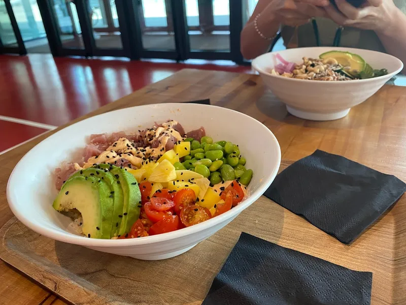 Mundo Poke bowls