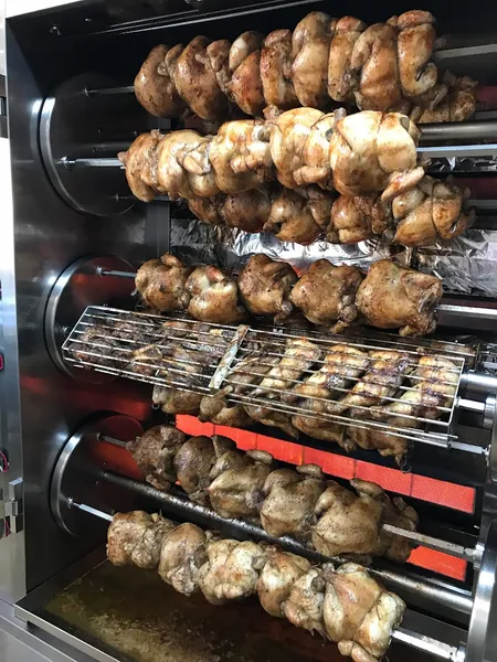 "LLUÍS” Pollos al Ast y Comida Cocinada