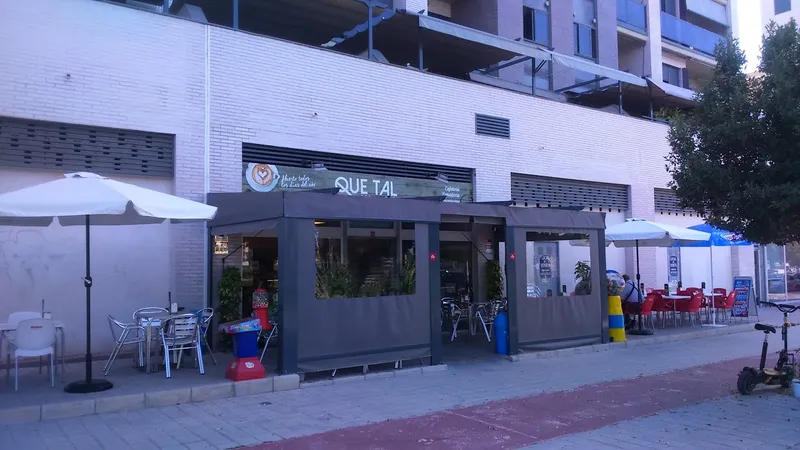 Que Tal Cafetería, Tienda de Alimentacion y Panaderia