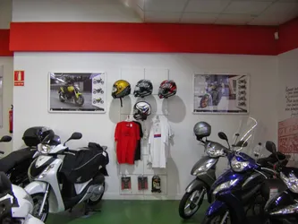 Los mejores 9 tiendas de moto de Polígono de Poniente Córdoba