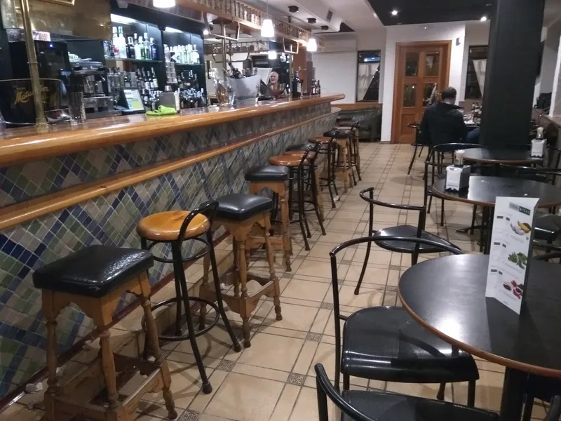 Pub Larry's