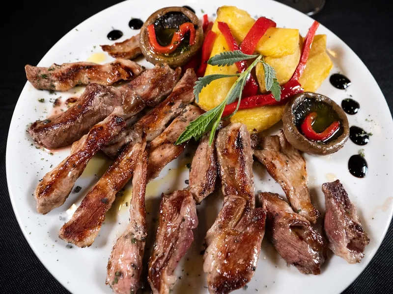 EL CRUCE - Restaurante · Terraza · Cafetería · Bar