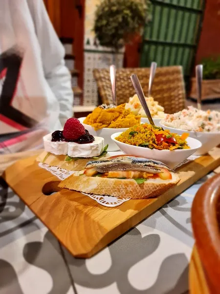 MIA CAFE - Tapas & Bar