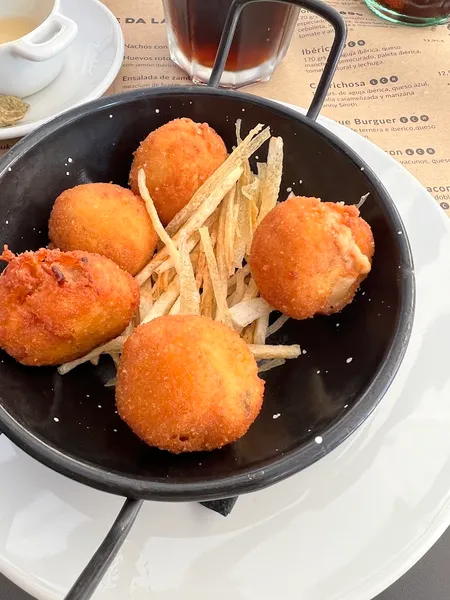 La Sastrería Taberna