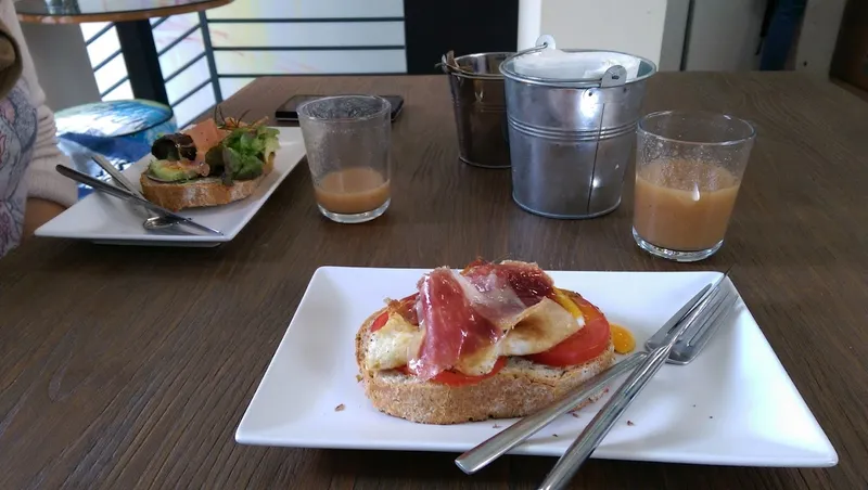 Sabela, Café & Bistró
