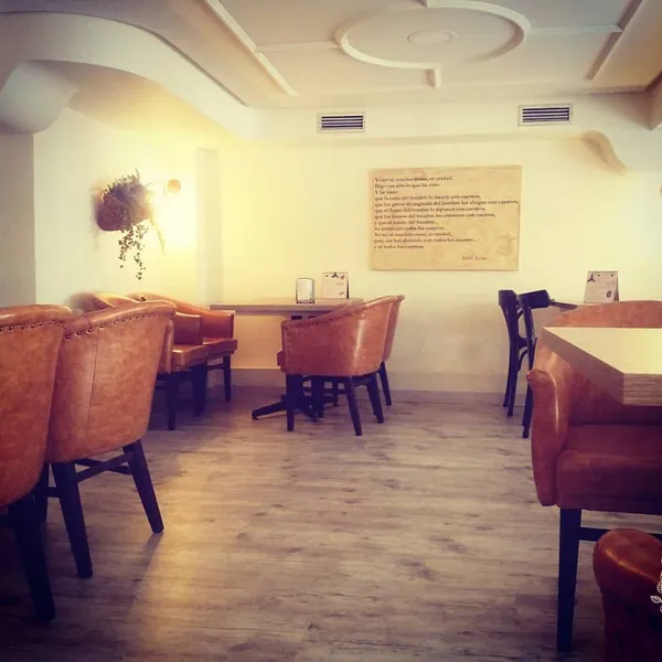 Entreversos Vinos & Tapas