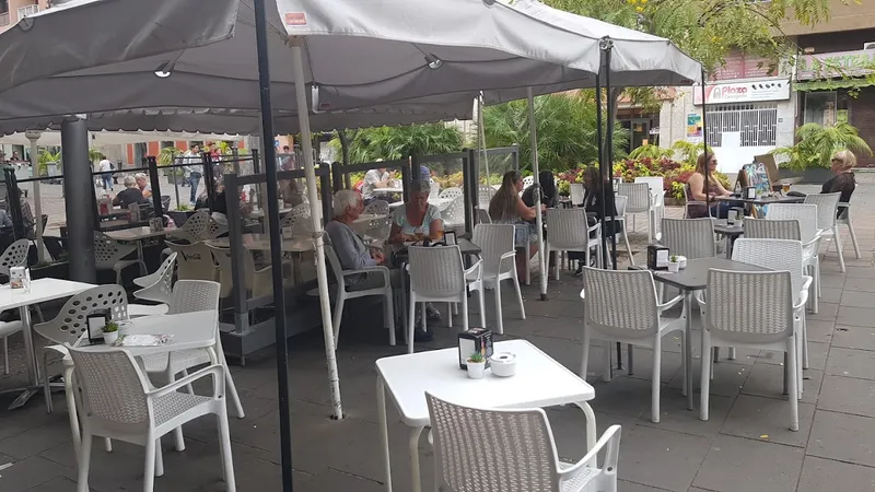 El Bar de las Chicas copas café’s