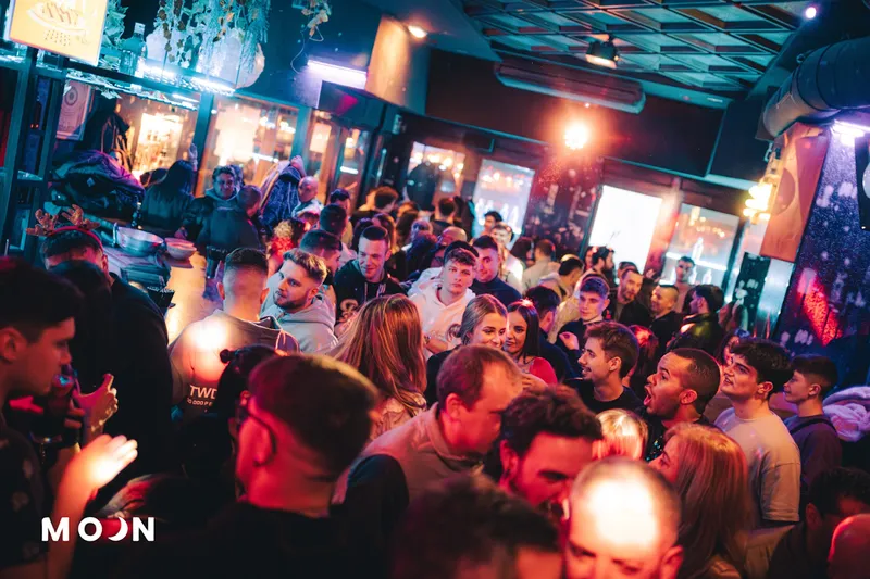 MOON NIGHT CLUB
