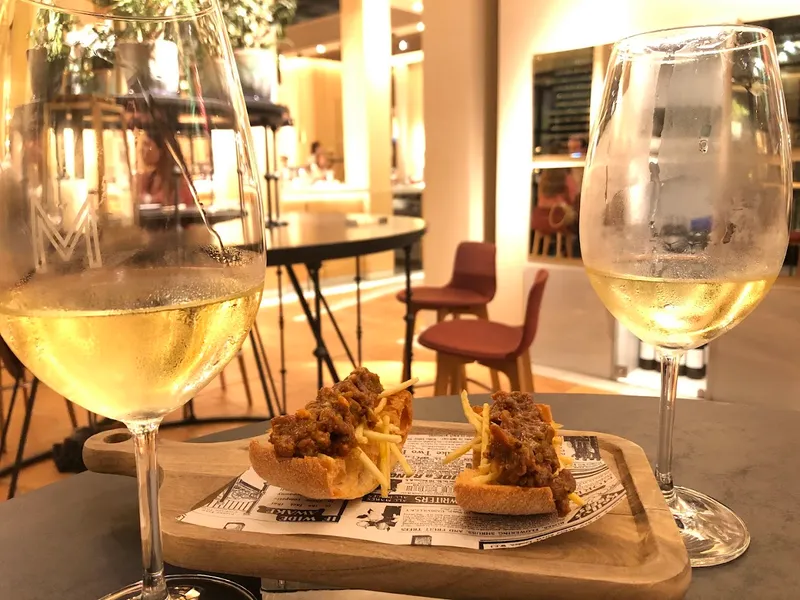 Marcela Brasa y Vinos