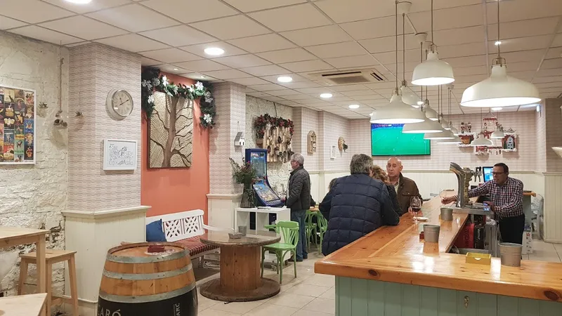 Café Vermutería Entre Latas
