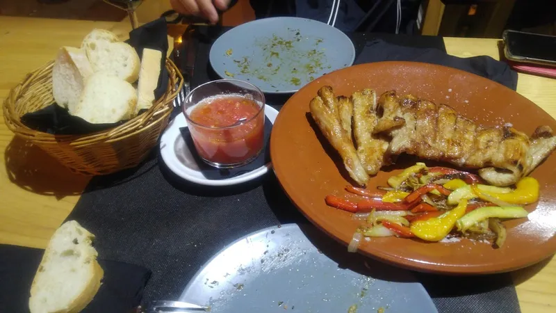 Tasca Platos Rotos