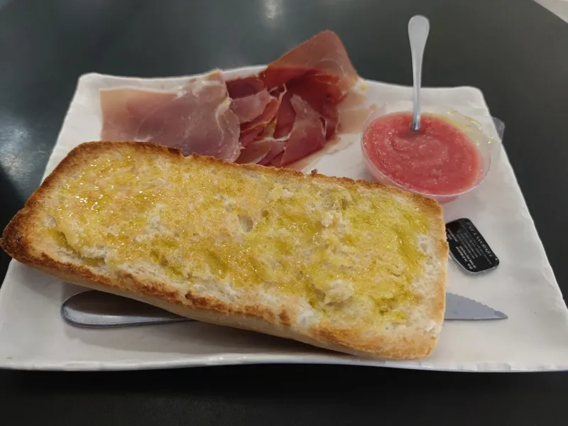 Cafetería y Bocatería L' Ana