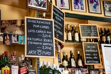 Los 14 bares de vinos de Cádiz