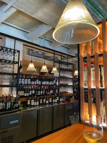El Almacén Wine Bar