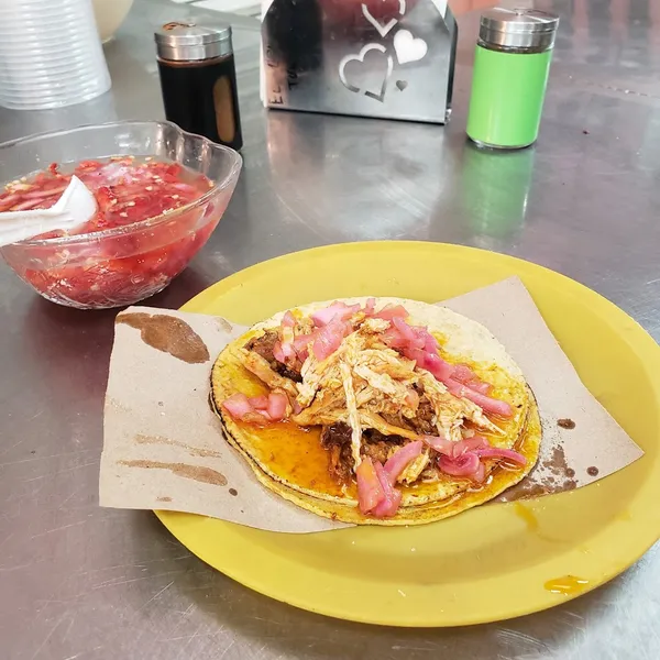 El Popular Turix: Tacos y Tortas de Cochinita