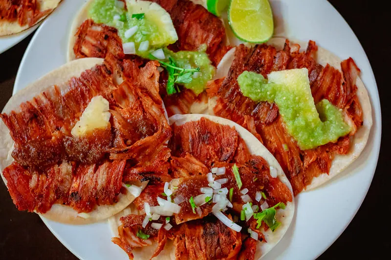 TACOS & YARDAS