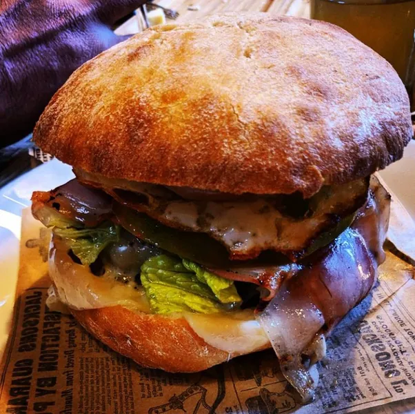 La Indiscreta Burger