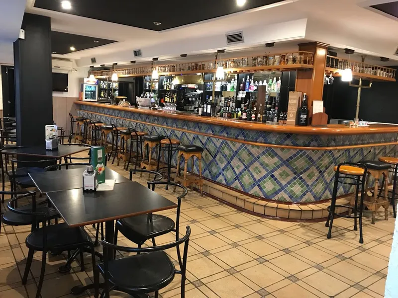 Pub Larry's