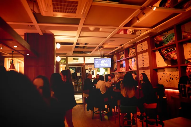 LA DESPISTÁ - Tu local de copas en Granada