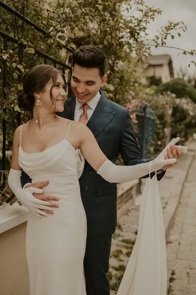 ALINA MARTI, créatrice de robe de mariée sur mesure à Paris