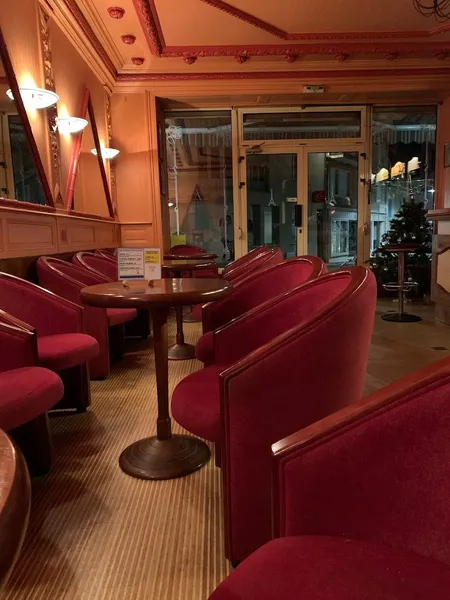 CAFE DE PARIS