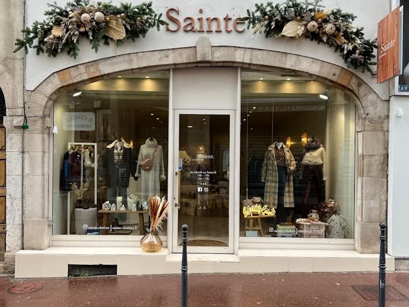 Sainte And Clothes