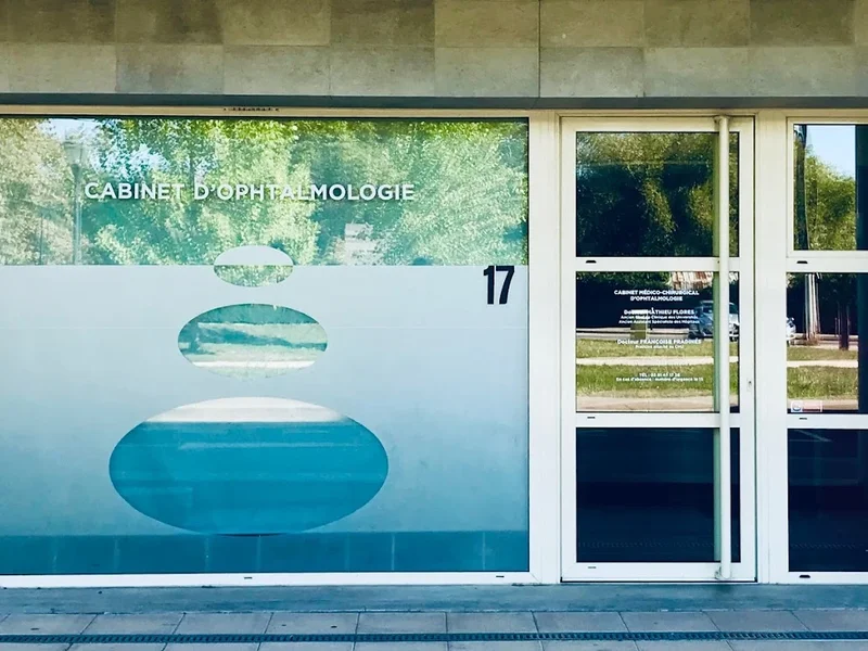 Docteur Mathieu Flores - Chirurgien ophtalmologiste - Besançon - Chirurgie de la cataracte, rétine, DMLA