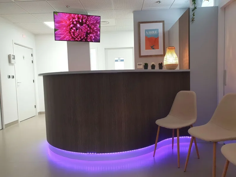 Chirurgien-Dentiste | Implants | Dentisterie adhésive | Parodontologie | Esthétique - Espace Santé Mercureaux- Besançon