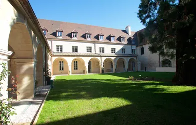 Les 16 hôtels aux spa de Côte-d'Or