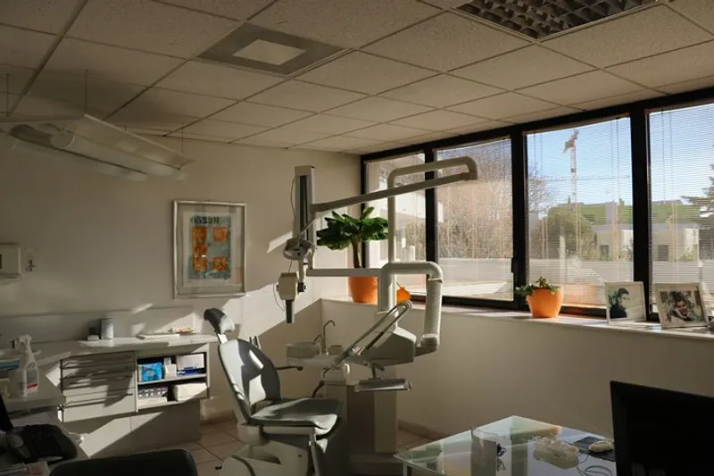 Dentiste Montpellier - Dr Sandor - Cabinet Dentaire - Implants Parodontologie blanchiment Facettes