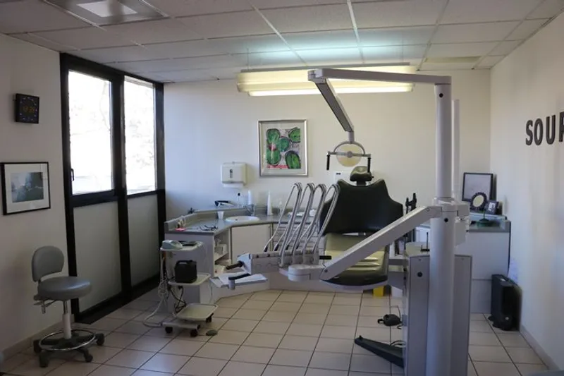 Dentiste Montpellier - Dr Sandor - Cabinet Dentaire - Implants Parodontologie blanchiment Facettes