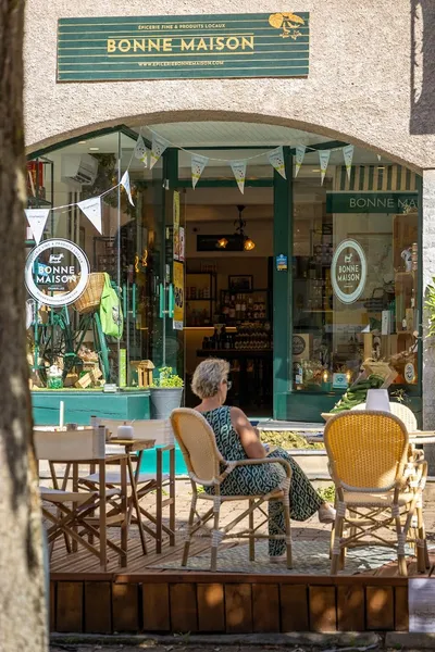 Bonne Maison : épicerie fine, bar-terrasse, caviste, idées cadeaux