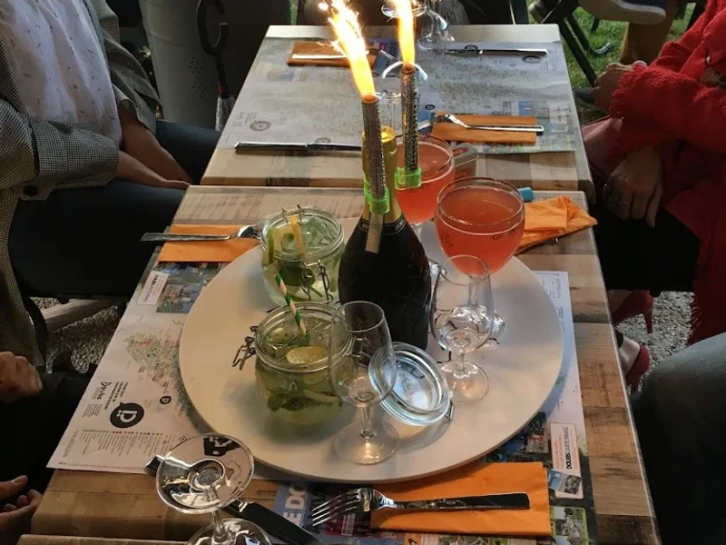 Les Tanneries d'Ornans - bar restaurant & gîte insolite: Location chambres, hébergement de vacances Jura Doubs 25
