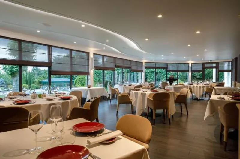 Château Mont Joly - Hotel Restaurant Dole, Jura