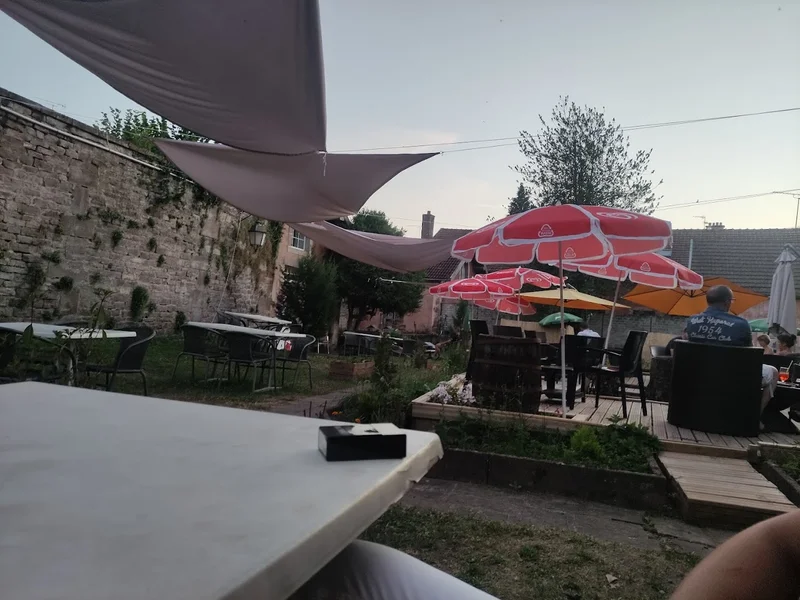 Le Garden's Bar